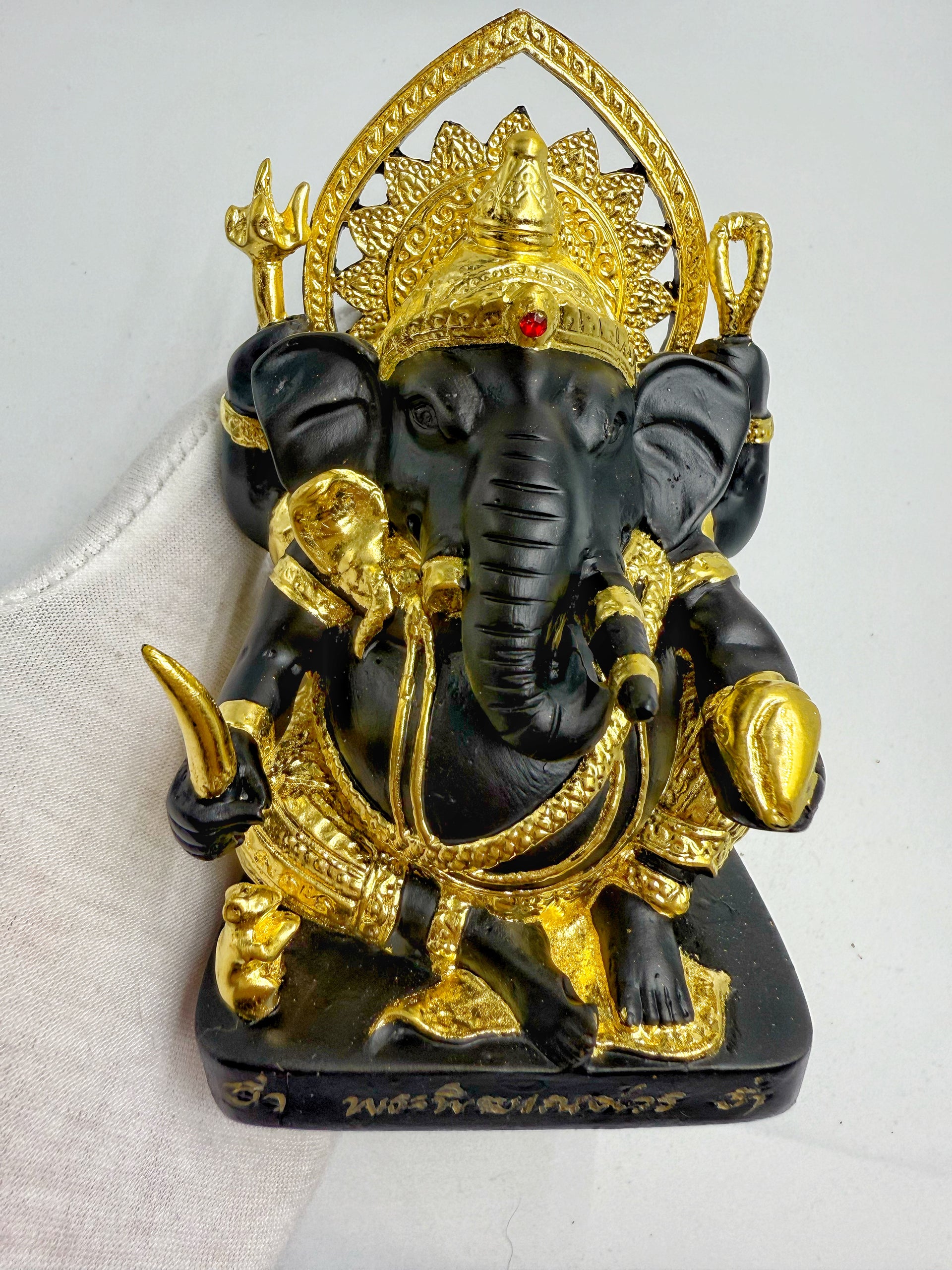 龍婆Key 2556 象神小供奉型 （黑金色）